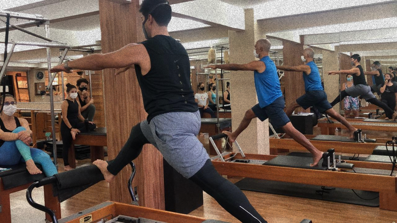 Aula de Pilates no estúdio Spine Fisio Pilates