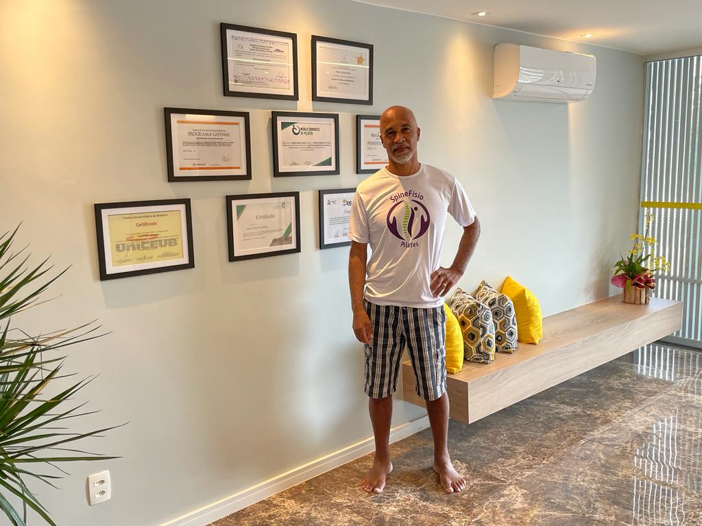 Fisioterapeuta Mauro Cezar com certificações internacionais